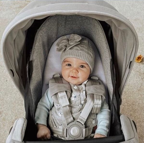 bebe em ninho de bebe