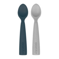 Esta é uma colher de silicone da marca Minikoioi, na cor Deep Blue Powder Grey. É ideal para alimentar os bebés de forma segura e saudável, pois é feita de silicone macio e resistente.