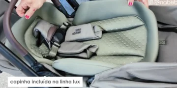 O Carrinho de bebé Britax Romer Rio vem com capinha incluída na linha Lux
